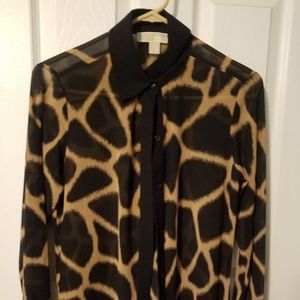 Cute giraffe print Michael Kohrs blouse